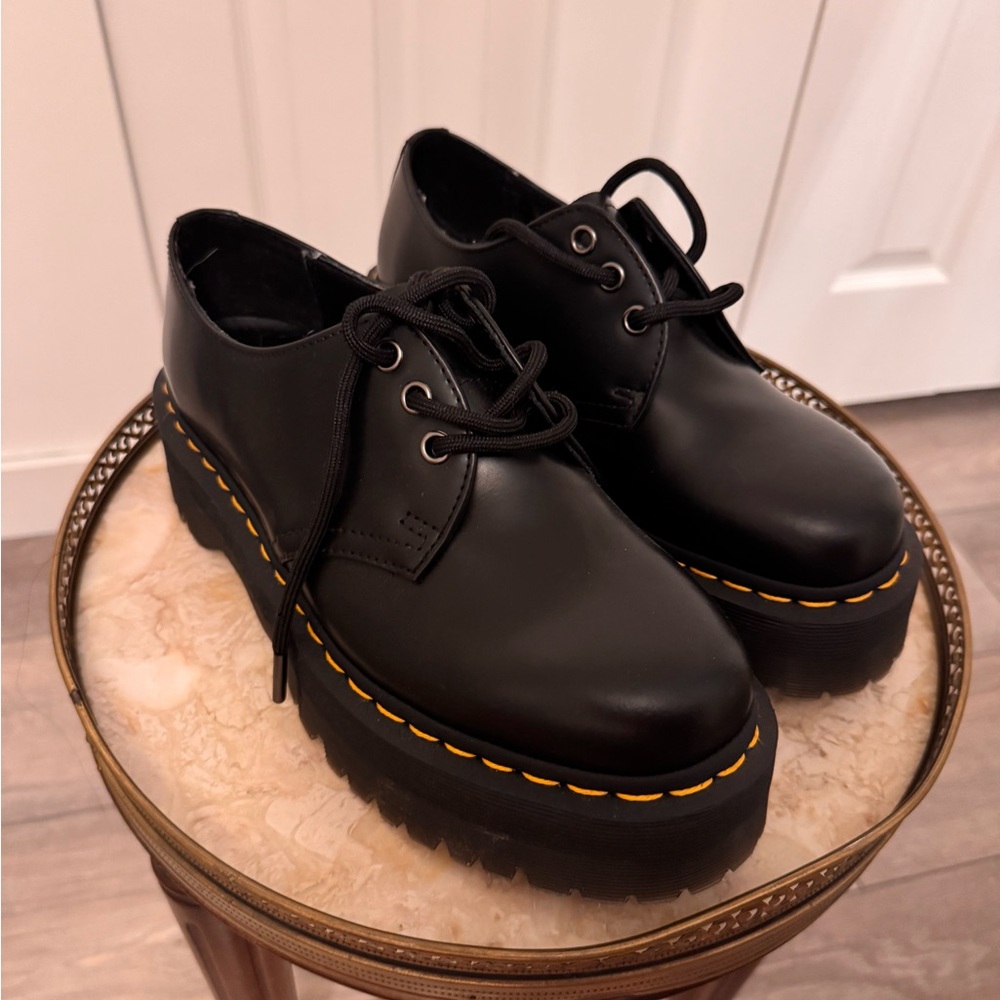 Women’s platform doc martens size 8